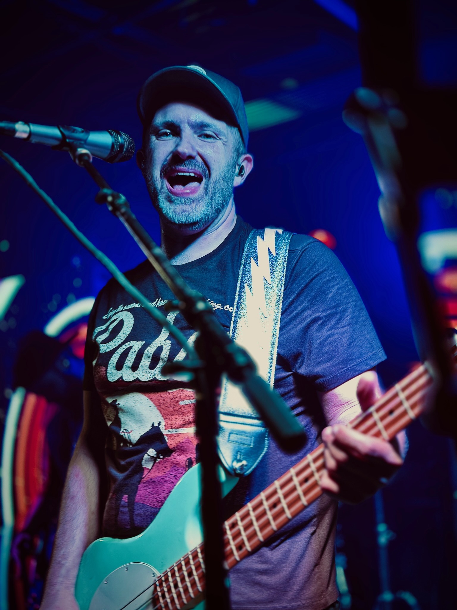 Turtle Smash – bassist rocking