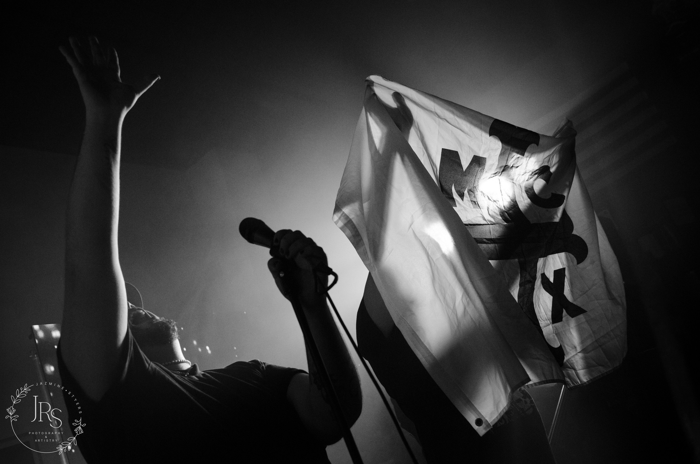 Turtle Smash – MCR flag B&W