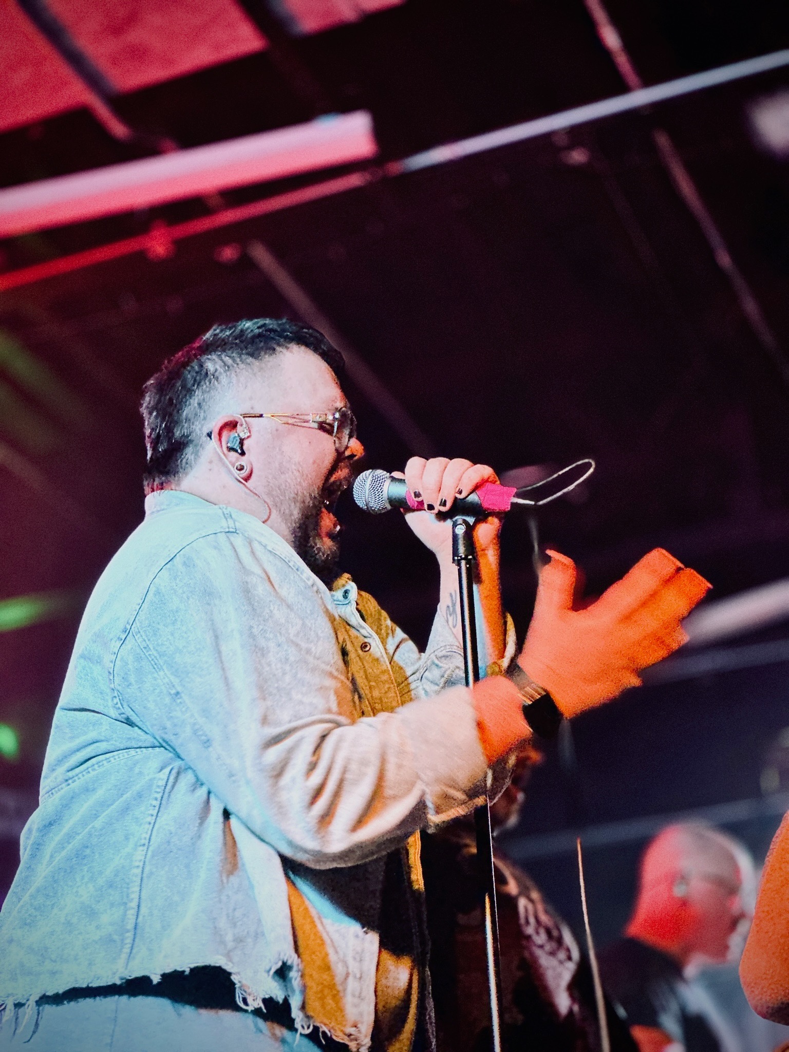 Turtle Smash – vocalist singing